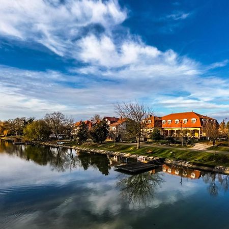 Halászi Regia Panzio Bed & Breakfast エクステリア 写真