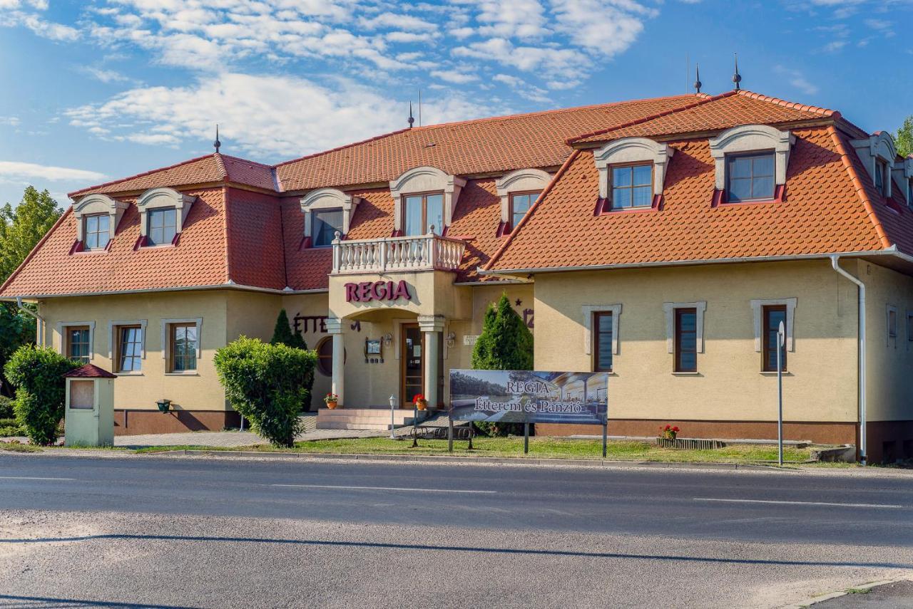 Halászi Regia Panzio Bed & Breakfast エクステリア 写真