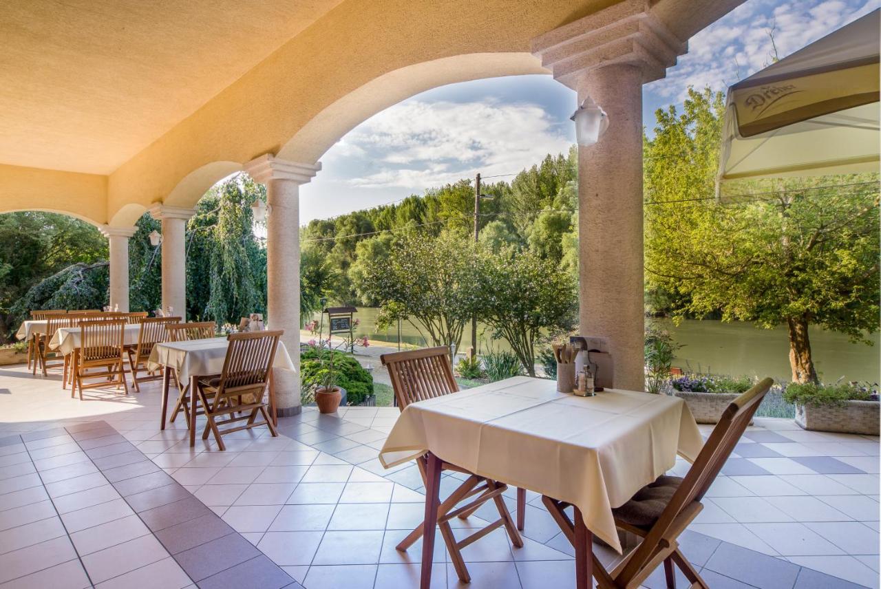 Halászi Regia Panzio Bed & Breakfast エクステリア 写真