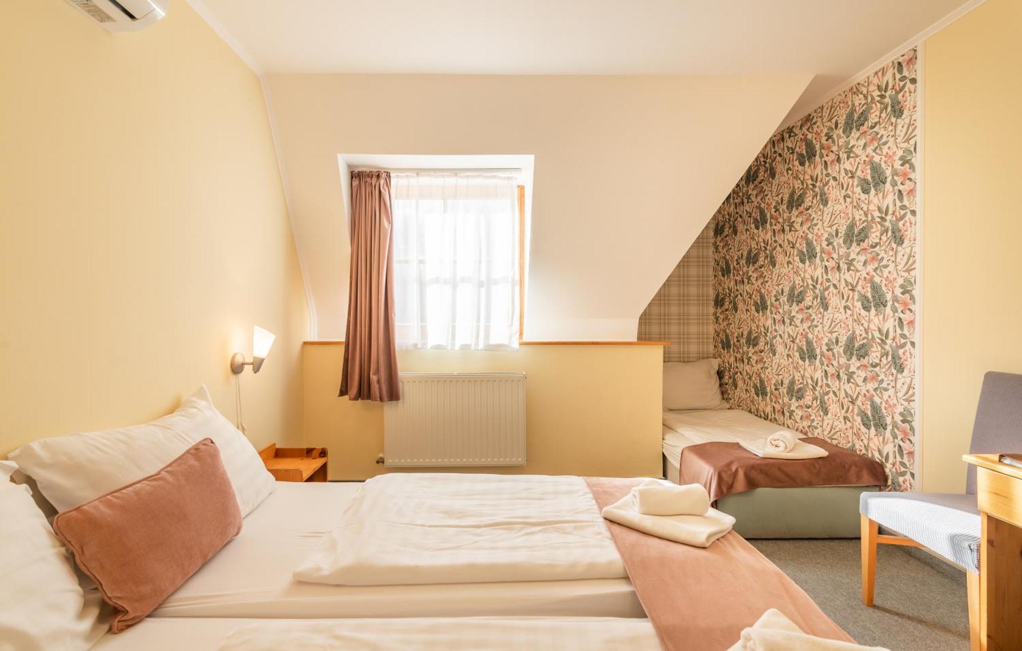 Halászi Regia Panzio Bed & Breakfast エクステリア 写真
