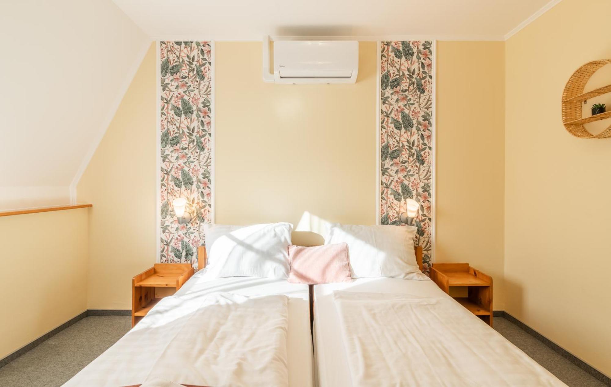 Halászi Regia Panzio Bed & Breakfast エクステリア 写真