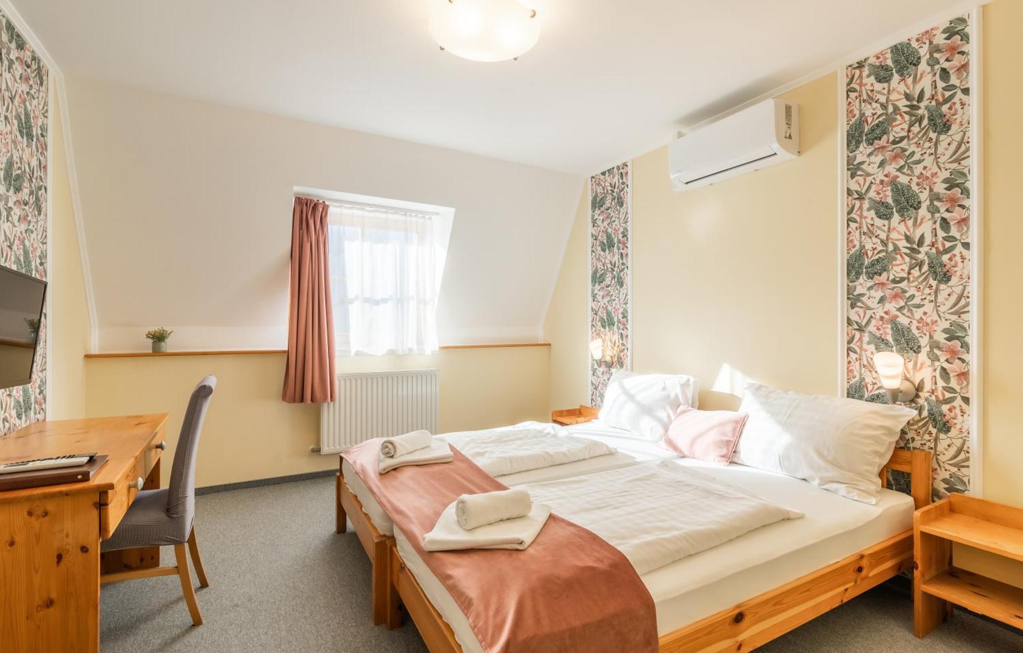 Halászi Regia Panzio Bed & Breakfast エクステリア 写真