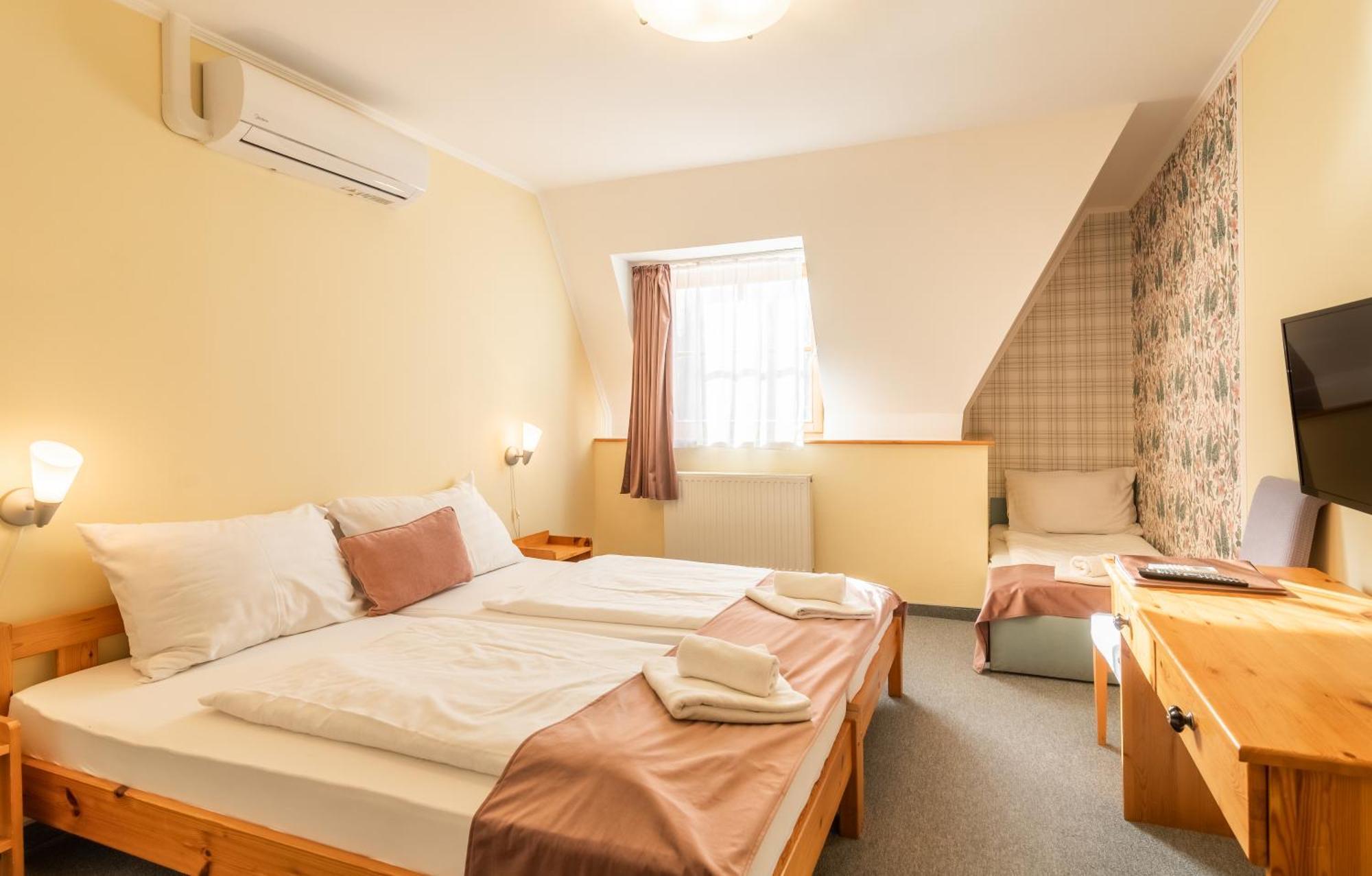 Halászi Regia Panzio Bed & Breakfast エクステリア 写真