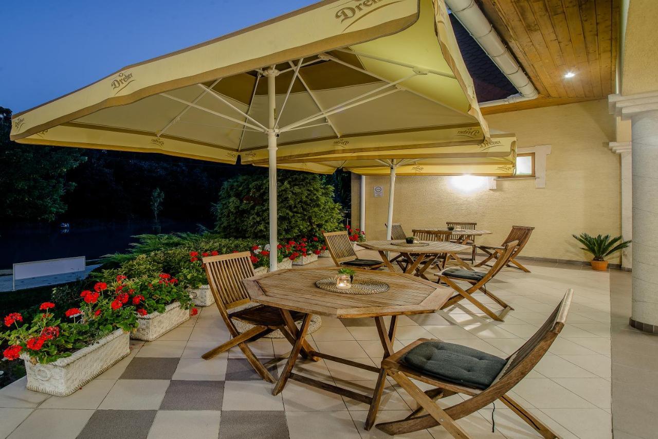 Halászi Regia Panzio Bed & Breakfast エクステリア 写真