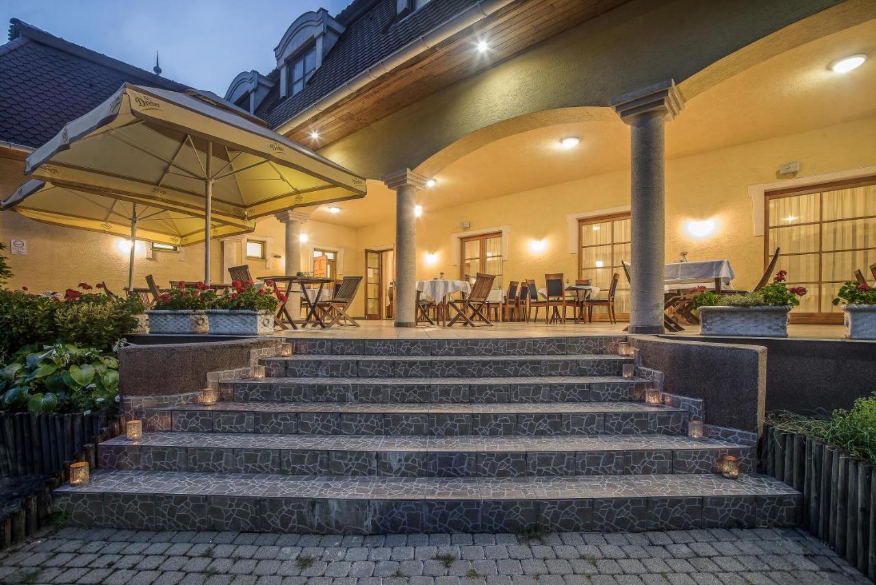 Halászi Regia Panzio Bed & Breakfast エクステリア 写真