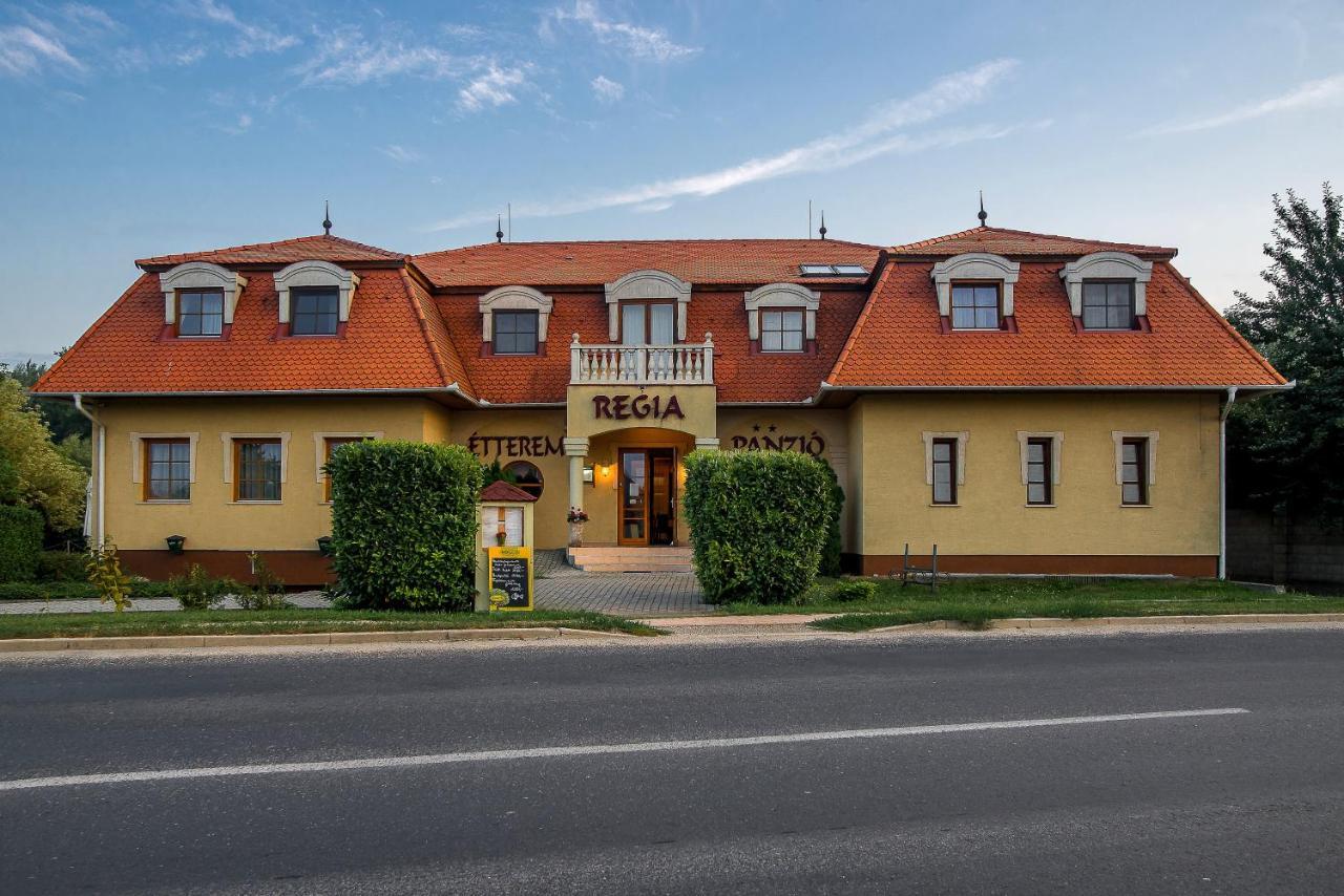 Halászi Regia Panzio Bed & Breakfast エクステリア 写真